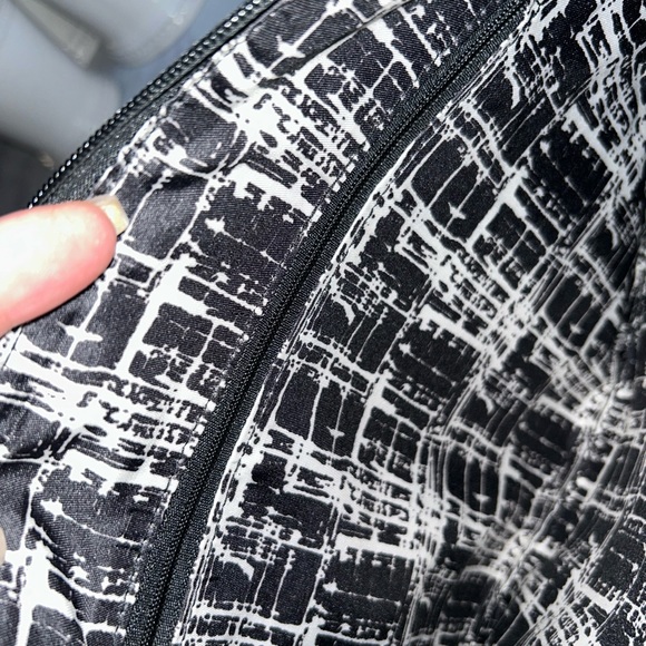 NYC Leather Travel/Make Up Bag - Picture 9 of 9